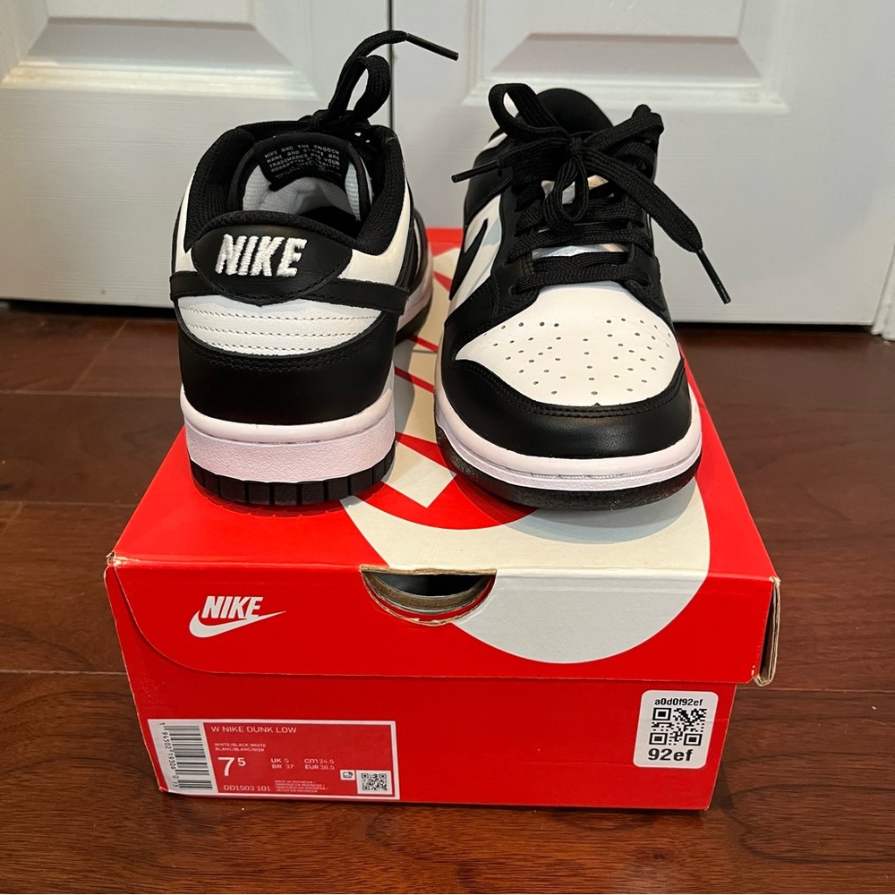 Nike Women’s Low Dunk Panda Sneakers 7.5